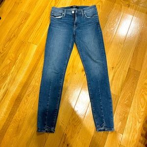Hudson Jeans! mid-rise.  Only worn once- Size 27!